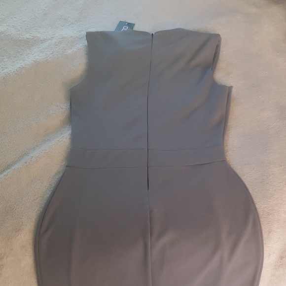 Maisie Stuctured V-Neck Midi Dress - Picture 6 of 6